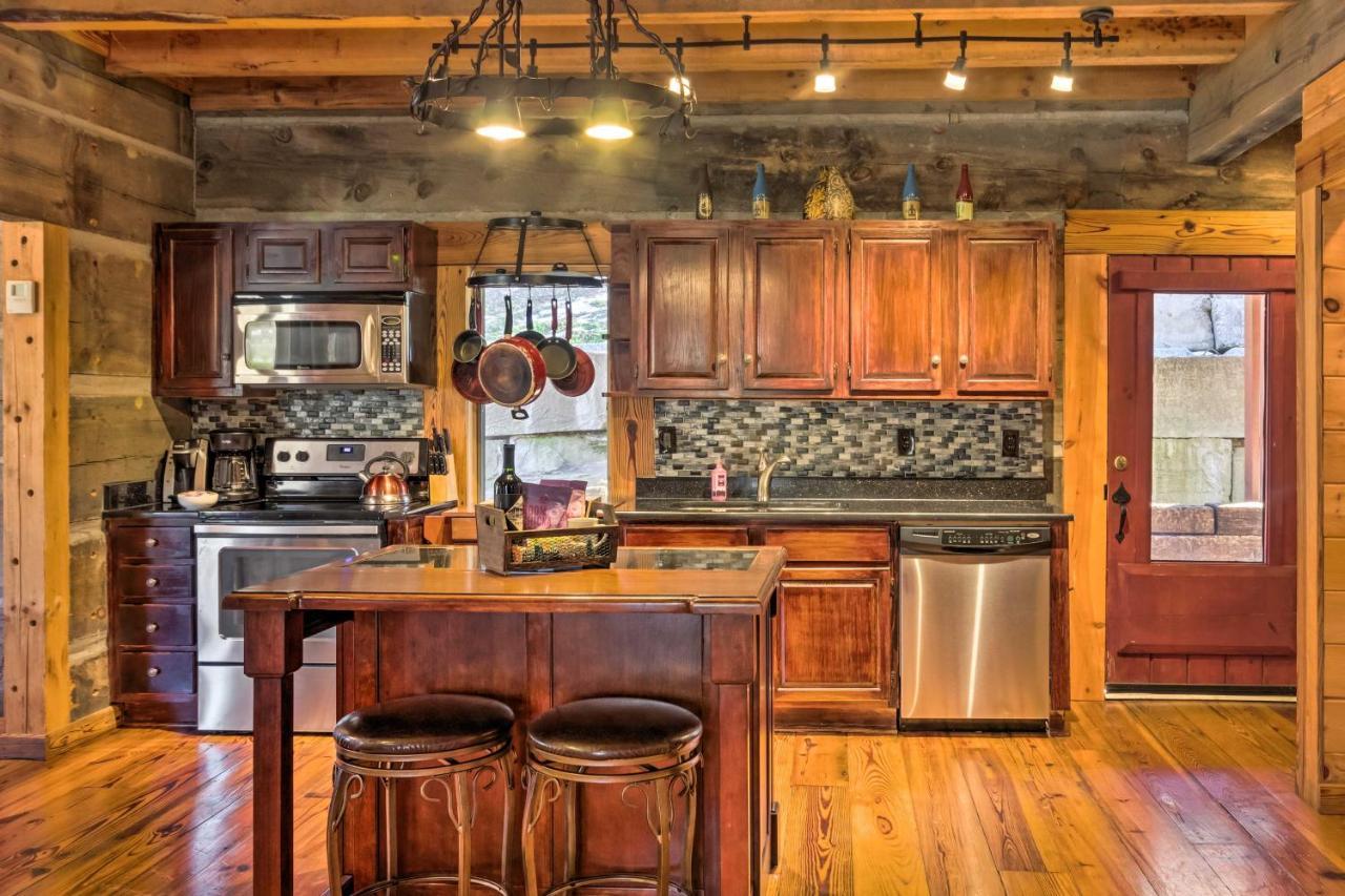 The Cabin At Marys Place With Deck And Mtn Views! Maggie Valley Exterior photo