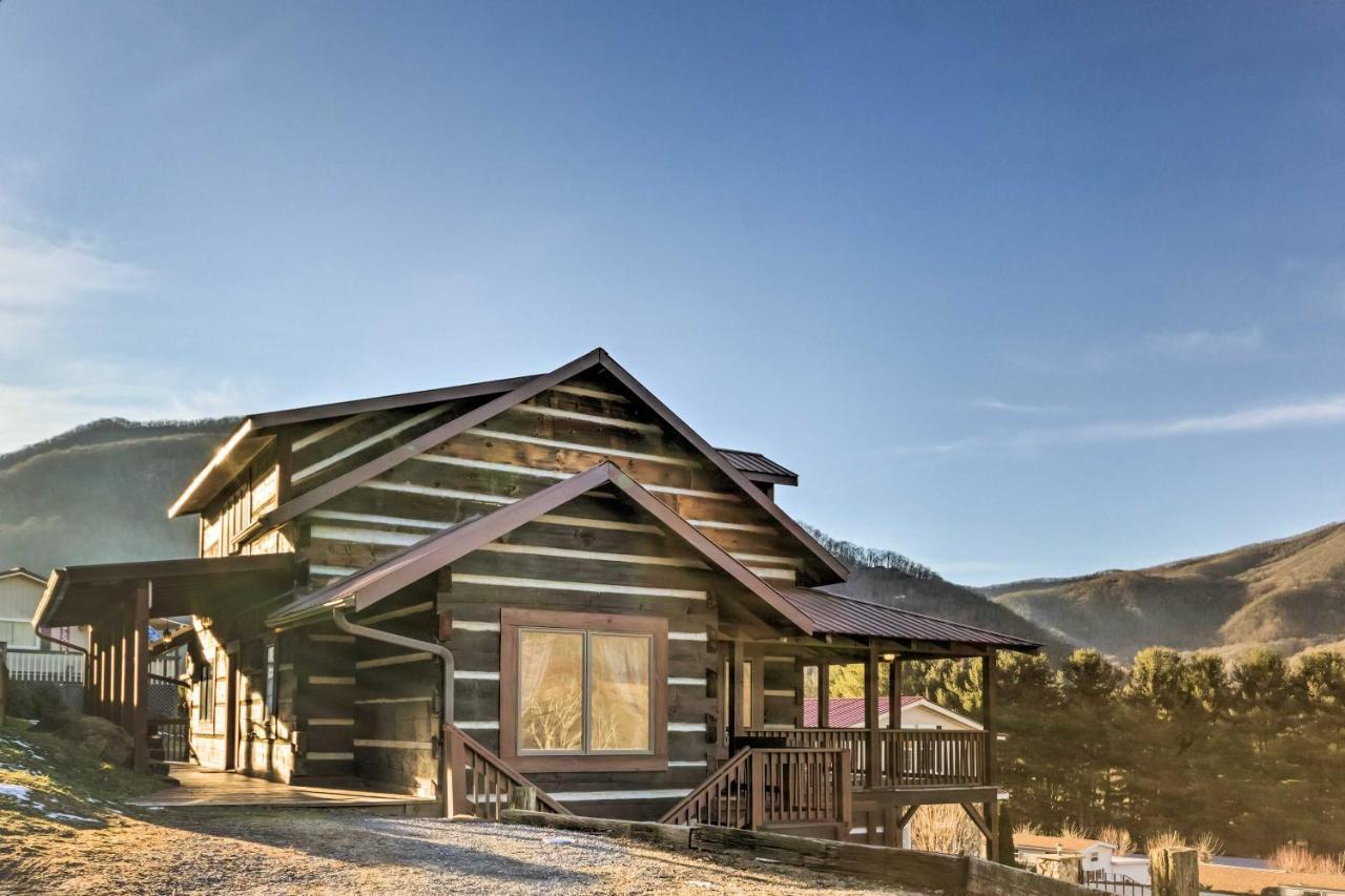 The Cabin At Marys Place With Deck And Mtn Views! Maggie Valley Exterior photo