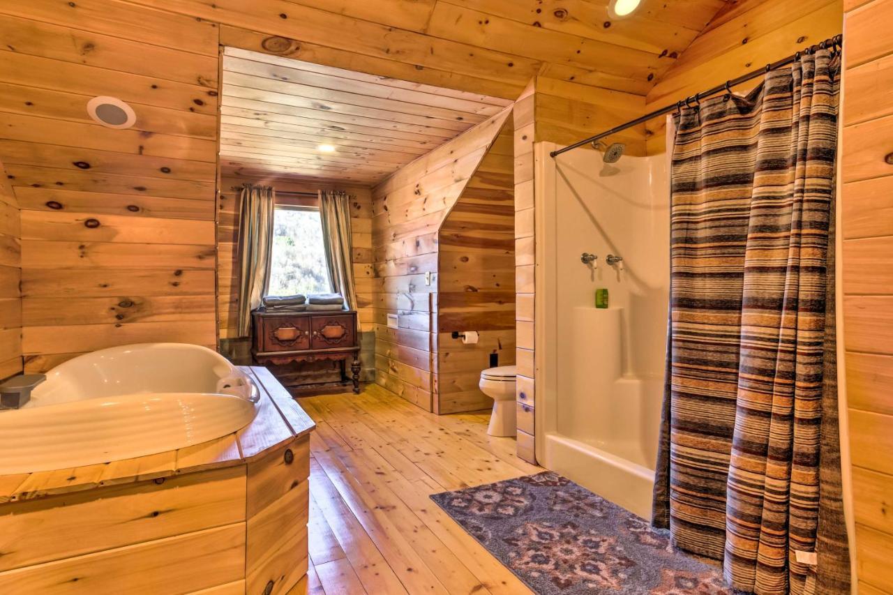 The Cabin At Marys Place With Deck And Mtn Views! Maggie Valley Exterior photo