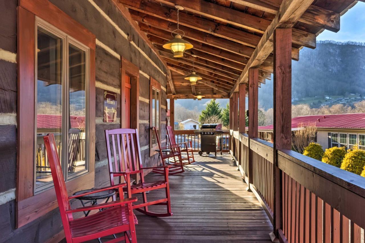 The Cabin At Marys Place With Deck And Mtn Views! Maggie Valley Exterior photo